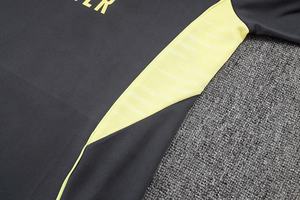 ชุดวอร์มฟุตบอลชาย ฟรีค่าจัดส่ง ฤดูกาล 2025/2026 เสื้อแขนยาวคอตั้งแบบครึ่งซิป ผ้าโพลีเอสเตอร์ 100% ประกายวิบวับ - Product Image 3