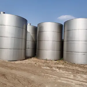 Tanque de armazenamento de produtos químicos móvel em aço inoxidável 100L-5000L tanque de armazenamento de água de três camadas em aço inoxidável
