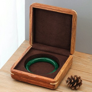 Caja de almacenamiento de joyas de madera maciza para collares, anillos, pulseras, brazaletes, joyería portátil vintage pequeña de madera maciza con tapa abatible. - Product Image 3