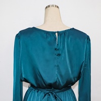 MANNI Maßgeschneidertes Maxikleid Elegantes Satin-Plissee-Kleid mit O-Ausschnitt und Langen Ärmeln Formelles Abendkleid Dezente Vintage-Mode Großhandel OEM/ODM