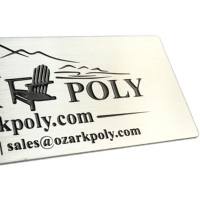 Plaques signalétiques personnalisées en acier inoxydable brossé brillant avec lettres métalliques encastrées et plaques de logo noires pour meubles