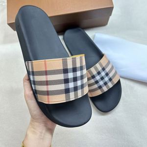 รองเท้าแตะดีไซน์เนอร์สุดฮิตปี 2026 พร้อมโลโก้แบบกำหนดเอง รองเท้าลำลองชายหญิงคุณภาพสูง ลายตาราง เหมาะสำหรับเดินเล่นชายหาด - Product Image 4