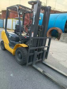 Montacargas Diésel Komatsu Usado de 3 Toneladas, Origen Japón, Equipo Logístico Confiable para Trabajos de Carga y Descarga - Product Image 2