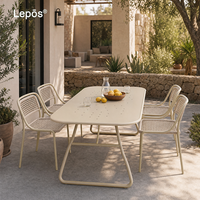 Ensemble de salle à manger d'extérieur moderne et minimaliste en alliage d'aluminium, chaise en corde tressée pour café, restaurant, hôtel, terrasse, jardin, patio, table