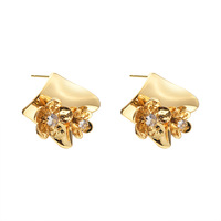 Boucles d'oreilles élégantes et tendance, clous d'oreilles carrés plissés géométriques irréguliers avec fleurs en zircon, style européen et américain, vente en gros