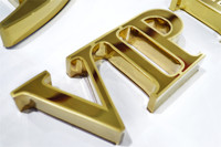 Lettres 3D personnalisées en bande LED (acier inoxydable 304/316, épaisseur 20-80 mm) pour la conception de panneaux publicitaires extérieurs de centres commerciaux