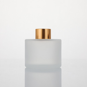 Bán Buôn 120Ml Frosted Matte Màu Đen Reed Khuếch Tán Chai Thủy Tinh Sang Trọng Rỗng Với Vương Miện <span class=keywords><strong>Cap</strong></span> Niêm Phong - Product Image 2
