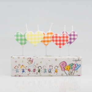 Joyeux anniversaire belles bougies colorées en forme <span class=keywords><strong>de</strong></span> coeur d'anniversaire et <span class=keywords><strong>de</strong></span> gâteau <span class=keywords><strong>de</strong></span> fête - Product Image 2