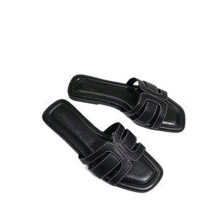 Sandalias planas de playa para exteriores 2025, sandalias <span class=keywords><strong>romanas</strong></span> con correa en el tobillo y punta redonda para mujer, flores y sandalias con diamantes de imitación, sandalias con boca de pez - Product Image 1