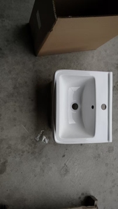 Lavabo de Cerámica Moderno Colgante de Pared con Estante para Uso en Hoteles y Apartamentos Pequeños - Product Image 3