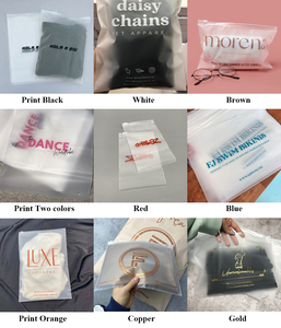 <span class=keywords><strong>T</strong></span>ùy Chỉnh Sáng Bóng Vàng In Matte Frosted Nhựa Bao Bì Dây Kéo <span class=keywords><strong>T</strong></span>úi Cho <span class=keywords><strong>T</strong></span>-Shirts Giày Vớ An Toàn <span class=keywords><strong>Zip</strong></span> Khóa Quần Áo Lưu Trữ - Product Image 5