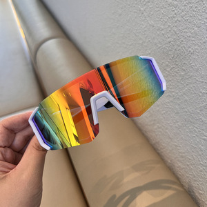 <span class=keywords><strong>Lunettes</strong></span> de soleil de ski tendance 2025 UV400 surdimensionnées <span class=keywords><strong>Lunettes</strong></span> de vélo pour hommes et femmes <span class=keywords><strong>Lunettes</strong></span> de <span class=keywords><strong>sport</strong></span> de plein air pour le cyclisme en plein air - Product Image 3