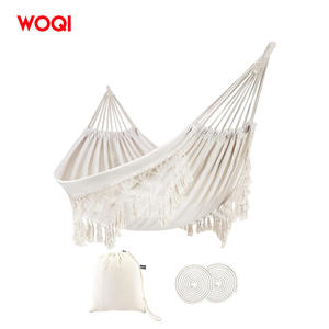Hamac double Woqi en coton, style bohème avec pompons, portable, pour usage intérieur et extérieur, blanc, capacité de 226 lb - Product Image 1