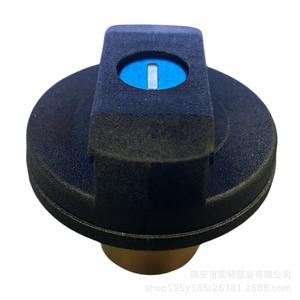 Bouchon de réservoir de carburant Volkswagen 443201551S 443201551L en plastique et métal noir avec clé pour Jetta Santana Passat - Product Image 1