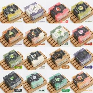 Jabón <span class=keywords><strong>de</strong></span> Baño Rejuvenecedor a Base <span class=keywords><strong>de</strong></span> Hierbas Hecho a Mano con Aroma a Rosas <span class=keywords><strong>de</strong></span> Flower Field Cottage para Mujeres, Todo Tipo <span class=keywords><strong>de</strong></span> Piel - Limpiador Facial, Desmaquillante Corporal - Product Image 1