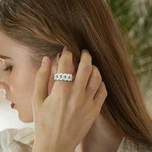 T0761 Anello di Lusso in Oro Bianco con Diamante Taglio Brillante Rotondo Colore D Naturale Unisex per Uso Quotidiano - Product Image 3