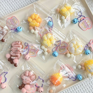 Lot de 24 jouets anti-stress en plastique en gros, pendentifs colorés pour jeunes (7-14 ans) - Product Image 5
