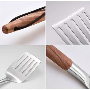 Set di 4 Utensili da Cucina in Acciaio Inox con Manico Lungo in Legno per Friggere Pesce e Bistecca - Product Image 3