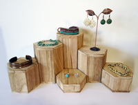 Présentoir hexagonal en bois de différentes hauteurs pour collier, bagues, bijoux faits à la main et petits objets