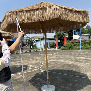 <span class=keywords><strong>Parasol</strong></span> de plage <span class=keywords><strong>en</strong></span> <span class=keywords><strong>paille</strong></span> tressée à double toit sur mesure, fait main <span class=keywords><strong>en</strong></span> raphia, pour le glamping, les sites de villégiature et les fermes - Product Image 2