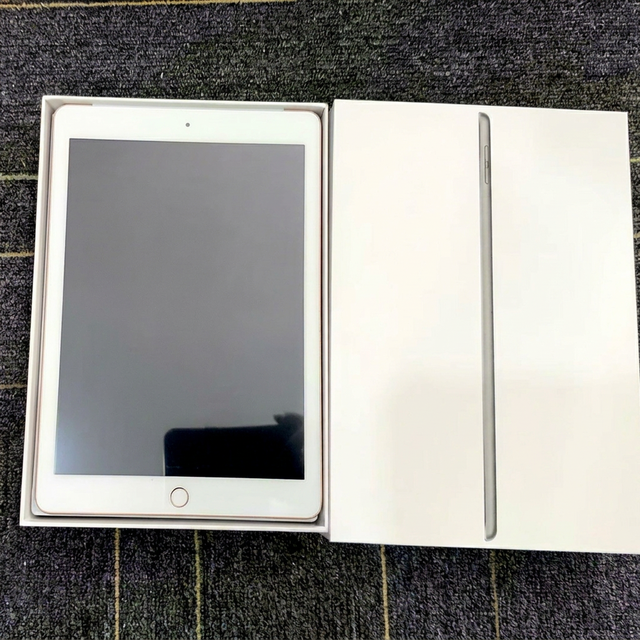 Used I-Pad 5 2017 A1822 Wi-Fi 9.7" 128GB Intel Processor 2-in-1 with Keyboard IPadOS Retina Touch Screen for Business Use