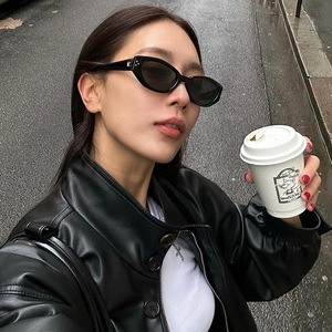 Gafas de sol estilo ojo de gato personalizadas para mujer, montura negra, lentes de PC con protección UV400, gafas de sol de moda de Instagram. - Product Image 3