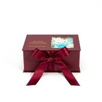 Boîte cadeau de luxe personnalisée en carton gris de type livre, en matériaux recyclés, avec couvercle à fenêtre transparente, fleurs, ruban, panneau de séparation