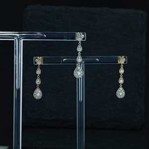 Pendientes de Oro de 14K con Diamantes en Forma de Lágrima para Mujer, Estilo Art Deco, 2.41g (Par), 32 Piedras, 0.55ct, Marca Elvora Gems - Product Image 3