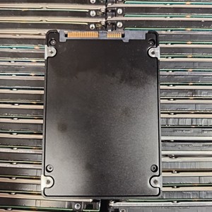 PM1633a 3.84T SAS Internal SSD MZILS3T8HMLH-000C3 118000519 ฮาร์ดดิสก์ SSD ภายในแบบ SAS ความจุ 3.84TB สำหรับเดสก์ท็อป ประสิทธิภาพสูง สภาพรีเฟอร์บิช มือสอง พร้อมการรับประกันคุณภาพ - Product Image 3