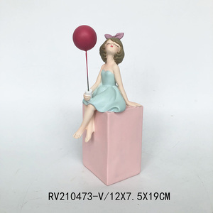 Statua di Ragazza con Palloncini Volanti, Scultura Moderna in Resina Dipinta a Mano, Forniture Artistiche per Decorazioni Domestiche, Statuette Artigianali, Ornamenti - Product Image 3