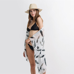 Donne alla <span class=keywords><strong>moda</strong></span> Stampato Floreale Lungo Scialle Spiaggia in Bianco <span class=keywords><strong>e</strong></span> Nero di Seta Del Kimono Dubai - Product Image 4