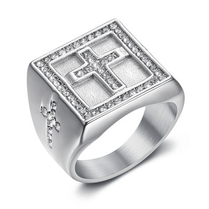 Bague Croix Homme en Acier Inoxydable PVD Or, Style Hip Hop Bling, avec Zircons Pavés, Motif Chrétien Jésus, pour Soirée - Product Image 2