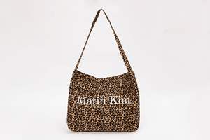 Yizhi <span class=keywords><strong>MK</strong></span> <span class=keywords><strong>กระเป๋า</strong></span>ผ้าใบสะพายไหล่<span class=keywords><strong>ข้าง</strong></span>เดียวความจุขนาดใหญ่พิมพ์ลายเสือดาวเกาหลี<span class=keywords><strong>กระเป๋า</strong></span>ผ้าใบอเนกประสงค์สไตล์เดียวกัน - Product Image 6