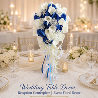 Bouquet de mariée cascade de luxe en forme de goutte d'eau avec décorations en strass, roses artificielles en PU rouge et blanc mélangées, fleur à main pour mariage en extérieur