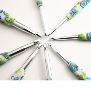 <span class=keywords><strong>14</strong></span> Uds. Ganchos de ganchillo exquisitos hilo de lana estándar americano tejido mango impreso gancho de ganchillo mango suave gancho de ganchillo - Product Image 6