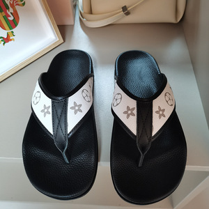 Pantuflas de Diseño de Lujo para Verano, Pantuflas Planas para Mujer, Parte Superior de PU, Suela de EVA Antideslizante, Chanclas Abiertas para Hombre - Product Image 2