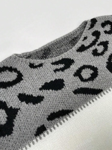 Maglione Coreano da <span class=keywords><strong>Donna</strong></span> a Girocollo Ampio, a Maniche Lunghe, in <span class=keywords><strong>Maglia</strong></span> Jacquard <span class=keywords><strong>Leopardata</strong></span> con Logo Frontale, Ideale per l'Autunno - Product Image 2