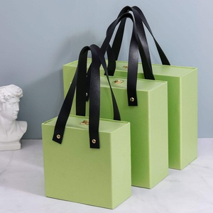 Boîtes cadeaux coulissantes en carton personnalisées avec logo imprimé pour mariage, idéales pour les demoiselles d'honneur - Product Image 5