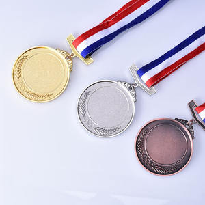 Medalla personalizada de metal fundido esmerilado mate oro plata bronce con caja roja - Product Image 2