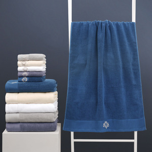 Juego de toallas de baño Kim Ryan 100% algodón, tres piezas, toallas bordadas para rostro y baño, para uso hotelero - Product Image 2