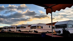 Caravanes <span class=keywords><strong>de</strong></span> <span class=keywords><strong>camping</strong></span> <span class=keywords><strong>de</strong></span> luxe en aluminium, design robuste, modernes, à double essieu, avec cuisine et salle <span class=keywords><strong>de</strong></span> bain - Product Image 3