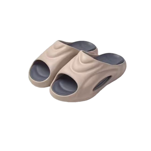 รองเท้าผู้ชายสำหรับฤดูร้อน ฤดูหนาว ฤดูใบไม้ร่วง น้ำหนักเบา แฟชั่นทันสมัย สีสันเข้ากัน ดีไซน์โดดเด่น ทนทาน ผลิตจากโฟม EVA ป้องกันกลิ่นอับ เหมาะสำหรับใส่ลำลอง - Product Image 1