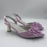 Zapatos de Tacón Bajo para Mujer, con Punta en Pico, de Satén, con Pedrería 3D en Forma de Rosa, con Correa en el Tobillo, para Fiesta