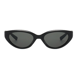 Gafas de Sol Retro Estilo Ojo de Gato para Mujer, Montura Negra de PC, Protección UV400 Tipo 3, Montura Pequeña, Estilo Moderno - Product Image 1
