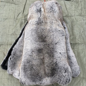 Piel de Zorro Teñida de Gris para Uso en Prendas de Vestir, Venta al Por Mayor - Product Image 3