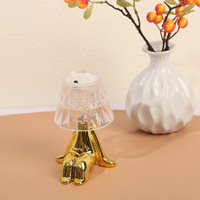 Lampe de nuit LED moderne avec bouton lumineux et touche créative Figurine de lampe à piles, cadeau pour les amis Besties pour la décoration de la chambre