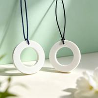 Diffuseur d'arômes rond suspendu personnalisé en pierre, anneau diffuseur en plâtre gypse parfumé, ornement pour voiture, armoire, décoration intérieure, OEM