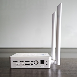 Router Mikrotik XPON ONU ZC-520T en Oferta, 1GE+ 3FE+ 1POTS+ 1USB+1CATV+ 2.4GWIFI, Precio al por Mayor - Product Image 3