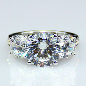 Anello geometrico minimalista da donna con design intarsiato scintillante, elegante gioiello alla moda - Product Image 4