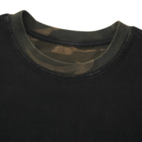 T-shirt ample 100 % coton personnalisé, avec empiècements contrastants camouflage au col et aux poignets, et ensemble pantalon court.